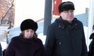 Коммунист Алехин засветился с супругой на концерте Пелагеи 